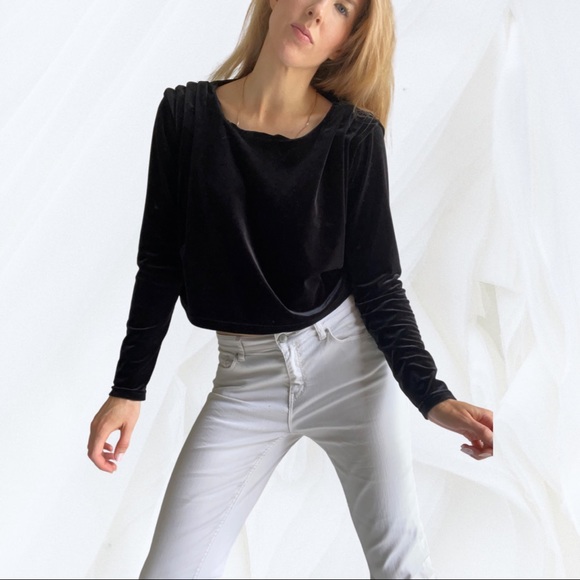 90’s black velvet top, ruched shoulder detail, long sleeves - Picture 6 of 13